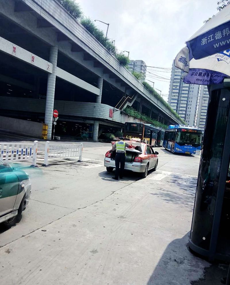 为迎接G20,公交一公司加强进出出租车检查