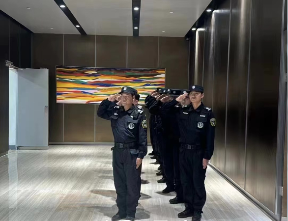 【厉精兵 树形象】力邦保安开展交通指挥手势及队列培训