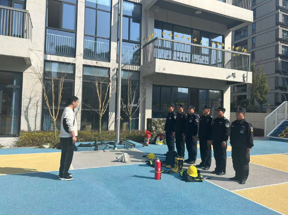 要筑牢校园安全防线，力邦保安开展防恐防爆与消防演练